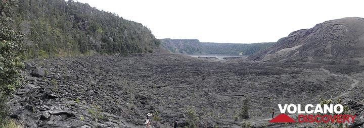...before taking you down where you have this view of the crater floor with the 1959 vent in the scoria cone to the right, opposite from which part of the was covered by lava bombs (Photo: Ingrid Smet)