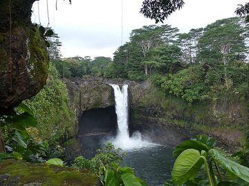 Nach der Erkundung des Ausbruchs des Kilauea Iki im Jahr 1959 machen wir einen kurzen Besuch bei einigen Wasserfällen in der Nähe von Hilo (Photo: Ingrid Smet)