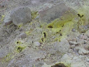 Sulphur Banks is a small hide dotted with bright yellow sulphur deposits forming from the volcanic gasses that rise up through surface (Photo: Ingrid Smet)