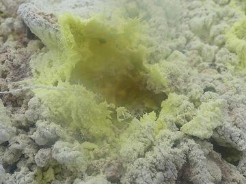 Sulphur crystals precipitate around an actively degassing fumarole (Photo: Ingrid Smet)