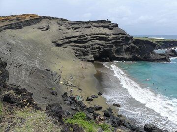 Green sand beach at the southern coast of the Big Island (Photo: Ingrid Smet)