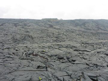 Looking back to the location where we had observed active lava flows for 3,5 hours - in the daylight we can no longer see the red hot glow of the lava (Photo: Ingrid Smet)