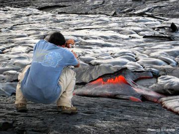 Nuestro guía turístico en Hawái, Phil Ong, en un flujo de lava en el Kilauea en noviembre de 2008. Foto de S. Hammer (Photo: Sabine Hammer)