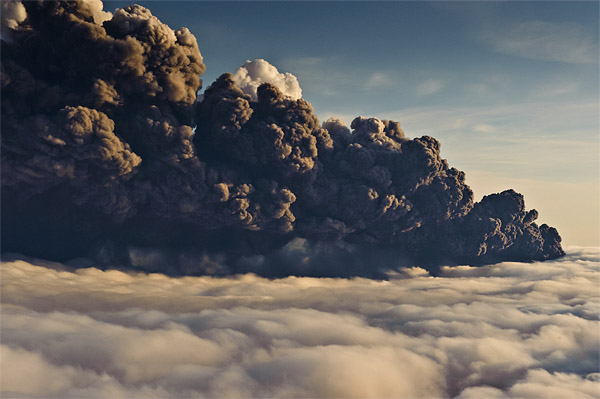 La nube de cenizas generada por la erupción Eyafjallajkull en abril de 2010. (Photo: Jorge Santos)