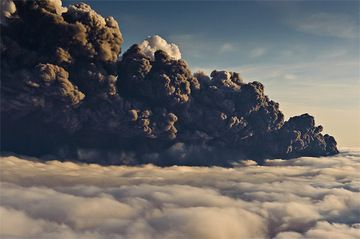 The ash plume generated by Eyafjallajökull's eruption in April 2010. (Photo: Jorge Santos)