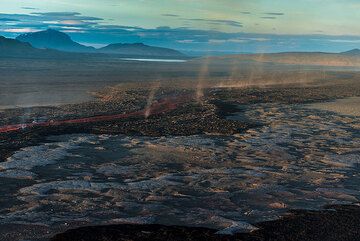 Dust devils rising as result of intense heat convection. (Photo: Tom Pfeiffer)
