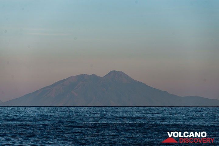 Ile Api (Lewotolo) volcano on Lembata island is seen in the east. (Photo: Tom Pfeiffer)