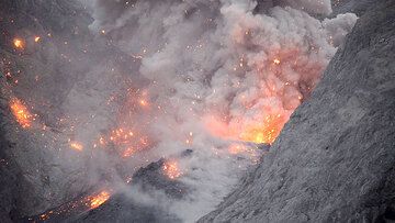 Batu Tara volcano 30 June - 4 July 2015: video clips of eruptions (c)