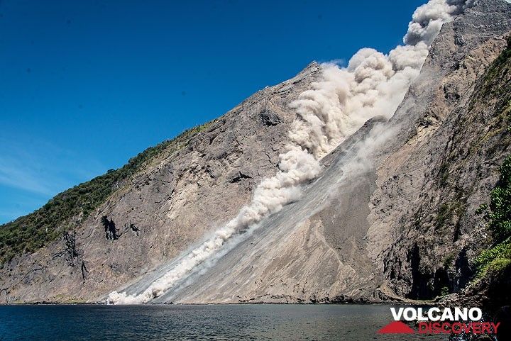 View of the sciara where a pyroclastic flow has descended. (Photo: Tom Pfeiffer)