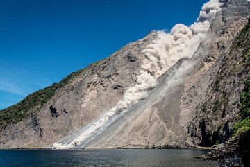 View of the sciara where a pyroclastic flow has descended. (Photo: Tom Pfeiffer)