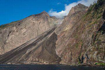 The sciara seeen from the boat. (Photo: Tom Pfeiffer)