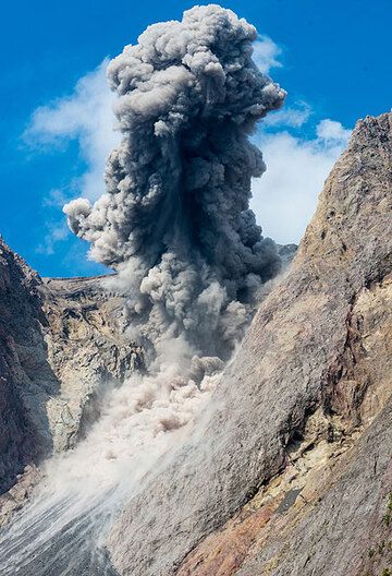 Eruption plume (4) (Photo: Tom Pfeiffer)