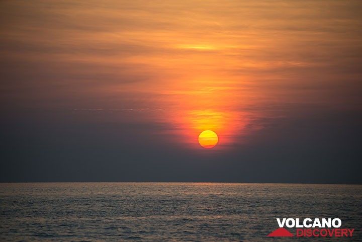 Sonnenaufgang (Photo: Tom Pfeiffer)