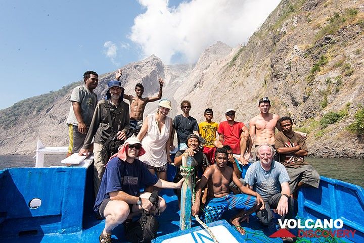 Group photo on the boat with Batu Tara behind (Photo: Tom Pfeiffer)