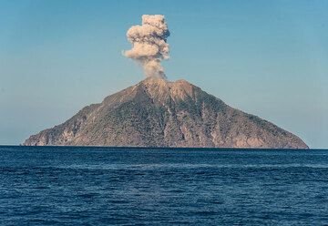 Ash plume from Batu Tara during approaching Komba island on 23 Nov 2015. (Photo: Tom Pfeiffer)