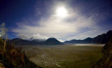 The Tengger caldera in moonlight (c)