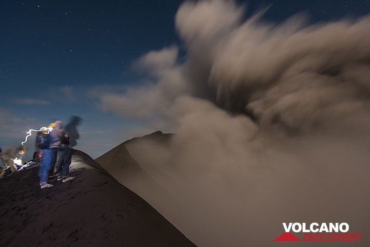 Group at the rim of Dukono volcano at night. (Photo: Tom Pfeiffer)