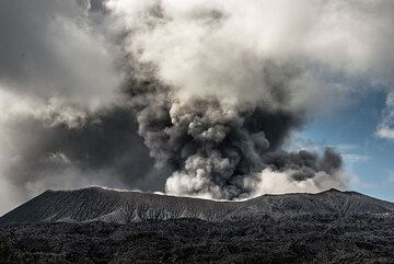 Ash eruption from Dukono. (Photo: Tom Pfeiffer)