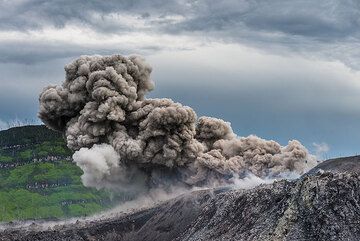 Eruption from the lower vent of Ibu volcano (Halmahera, Indonesia) (Photo: Tom Pfeiffer)