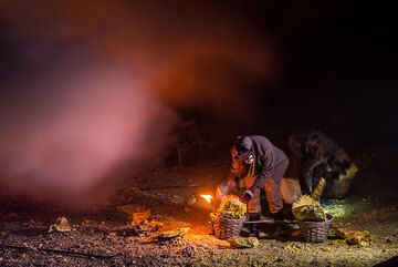 Another mine worker joins him. (Photo: Tom Pfeiffer)