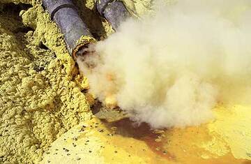 Pipe collecting hot sulfur steam that condensates to liquid sulfur dropping out. (Photo: Tom Pfeiffer)