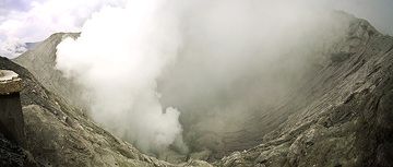 Panoramic view into the steaming crater of Bromo volcano. (Photo: Tobias Schorr)
