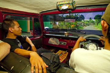 Notre ami et guide Majid en Jeep (Photo: Tobias Schorr)