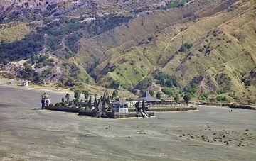 The hindu temple in the Tengger caldera (Photo: Tobias Schorr)