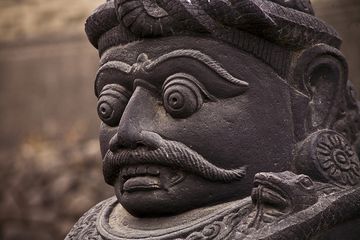 Hinduistic statue at the sanctuary in the Tengger caldera (Photo: Tobias Schorr)