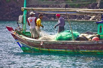 Indonesische Fischer vor der Küste der Insel Rakata (Photo: Tobias Schorr)