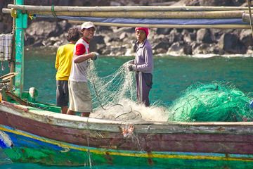 Fischer vor der Insel Rakata (Photo: Tobias Schorr)