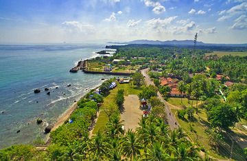 View from the lighthouse of Anyer on the coast of Java (Photo: Tobias Schorr)