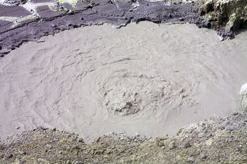 Heisses, säurehaltiges Wasser kocht im Krater des Papadayan-Vulkan (Photo: Tobias Schorr)