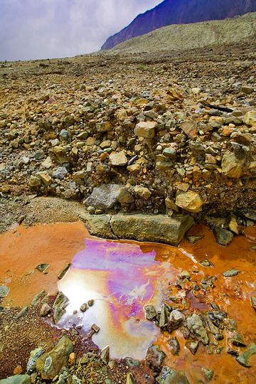 Iron deposit in the acid creek at the crater of Papadayan volcano. (Photo: Tobias Schorr)