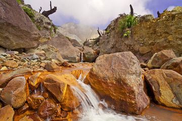 Creek in the Papadayan volcano valley (Photo: Tobias Schorr)