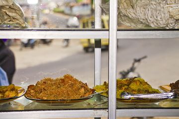 Indonesian "fast food" (Photo: Tobias Schorr)