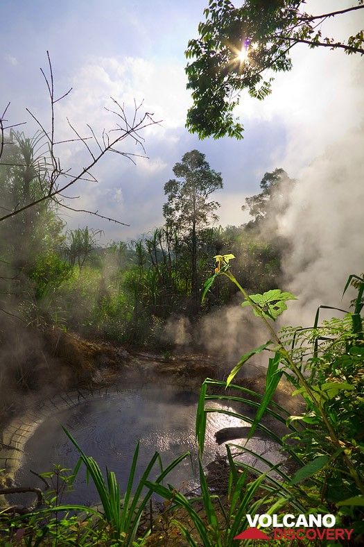 Photo of the Day: Boiling mud pool at Cipanas