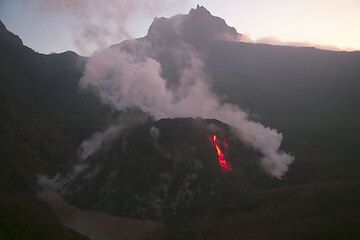 kelud_e33379.jpg (Photo: Tom Pfeiffer)