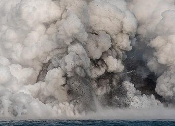 A somewhat larger littoral explosion ejects many small rocks followed with so-called cock-tail trails of steam. (Photo: Tom Pfeiffer)