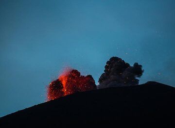 De nombreuses éruptions sont cependant beaucoup plus petites. (Photo: Tom Pfeiffer)