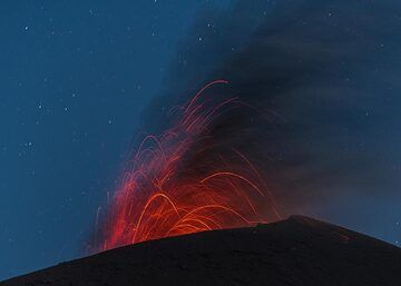 Small eruption with the blue night sky. (Photo: Tom Pfeiffer)