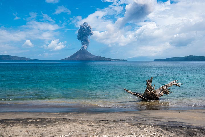 krakatau_k19819.jpg (Photo: Tom Pfeiffer)