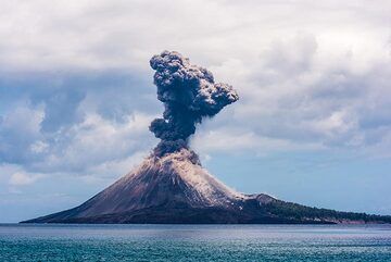 krakatau_k19824.jpg (Photo: Tom Pfeiffer)