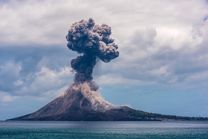krakatau_k19827.jpg (Photo: Tom Pfeiffer)