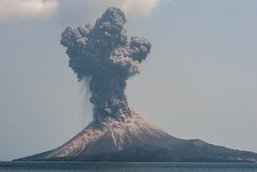 krakatau_k18578.jpg (Photo: Tom Pfeiffer)