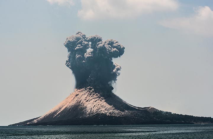 krakatau_k18587.jpg (Photo: Tom Pfeiffer)