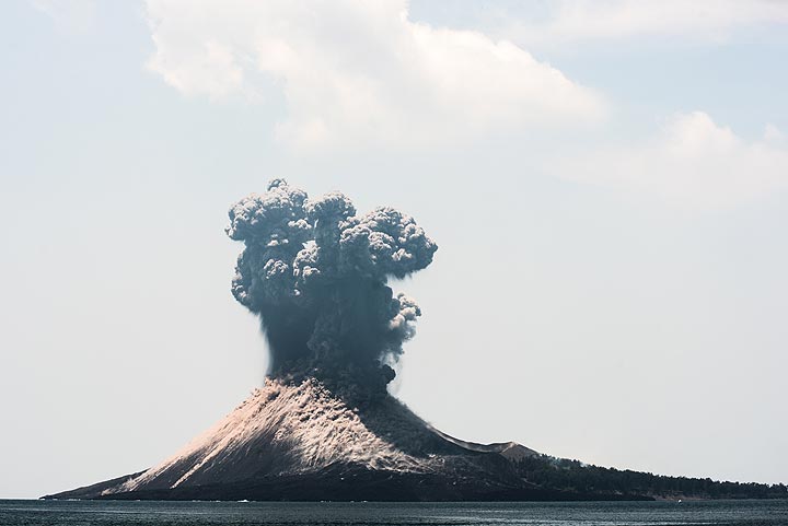 krakatau_k18588.jpg (Photo: Tom Pfeiffer)