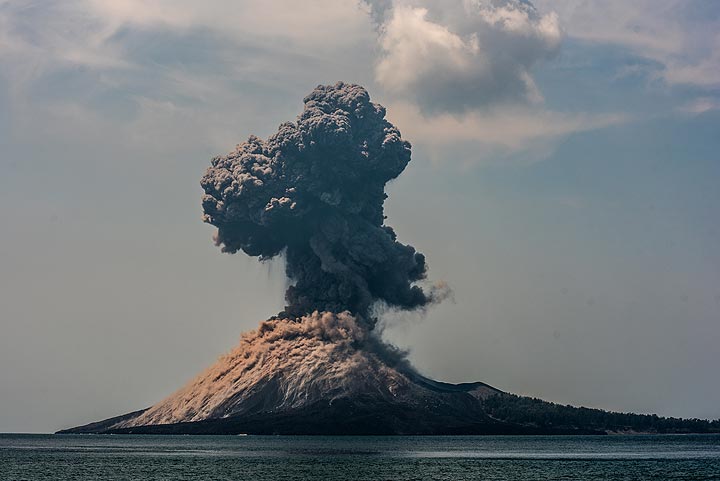 krakatau_k18594.jpg (Photo: Tom Pfeiffer)
