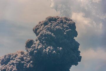 krakatau_k18595.jpg (Photo: Tom Pfeiffer)
