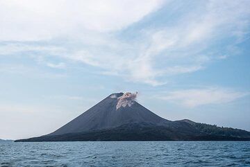 krakatau_k18600.jpg (Photo: Tom Pfeiffer)